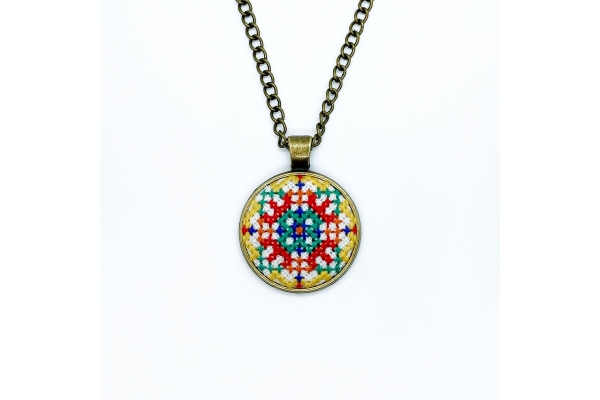 Набір для вишивання кулона із закодованим словом "Тепло" MES017