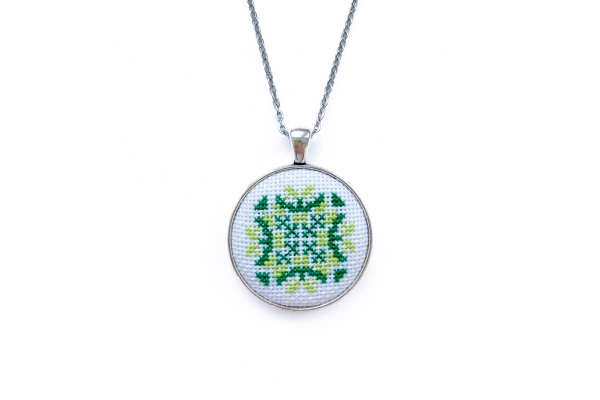 Набір для вишивання кулона із закодованим словом "Натхнення" MES048