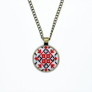 Набір для вишивання кулона із закодованим ім'ям "Юлія" MES052