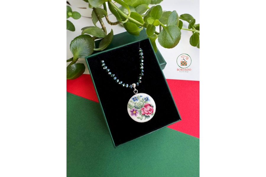 Намиста з вишивкою "Смарагдовий сад" МК022