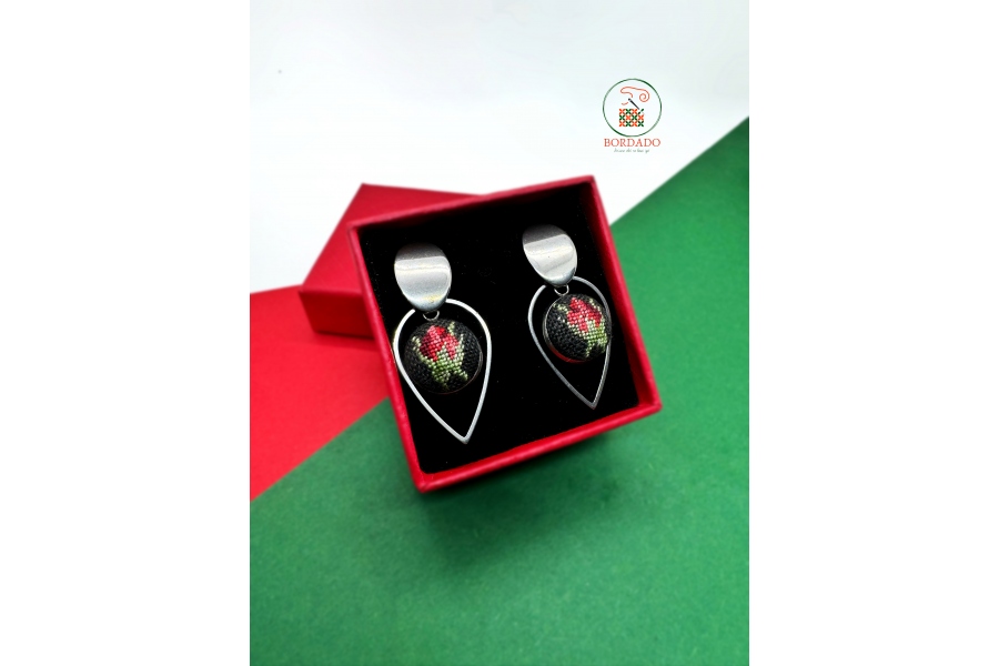 Сережки з вишивкою "Бутони троянд" МС005