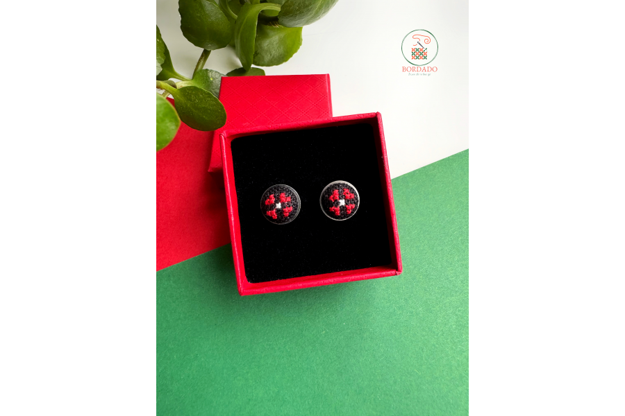 Сережки з вишивкою "Червона традиція" МС007